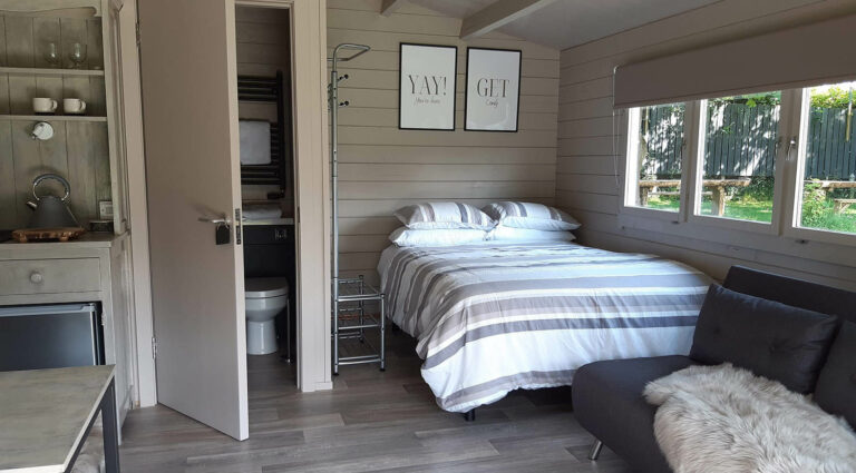 Rosehip Hideaway ChillRosebedroom Visit East Lothian 768x425